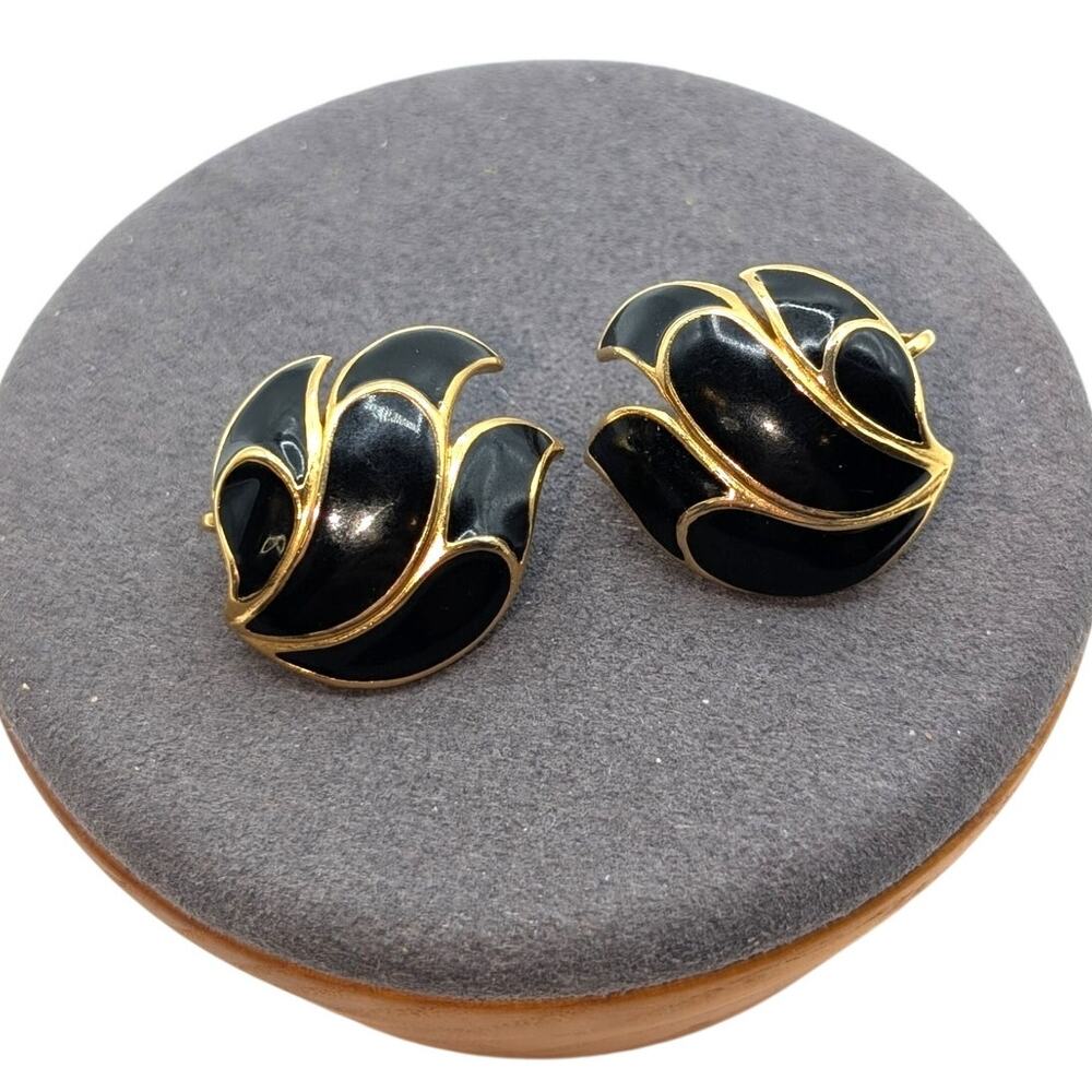 Vintage Signed Trifari Black Enamel Gold Tone Flame Clip On Earrings